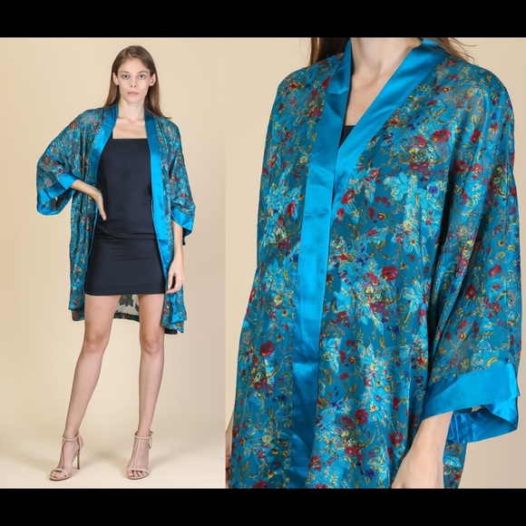 Victoria's Secret Other - VICTORIA' S SECRET KIMONO ROBE ONE SIZE